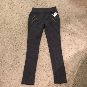 NWT GREY ZIPPER JEGGINGS